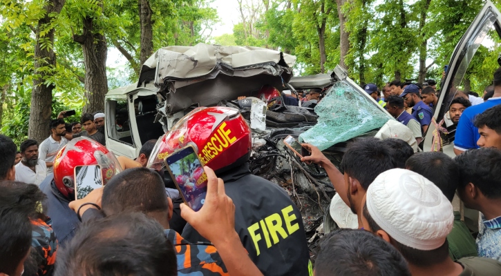 গোপালগঞ্জে বাস-মাইক্রো সংঘর্ষ, একই পরিবারের ৪ জনসহ নিহত ৫ 